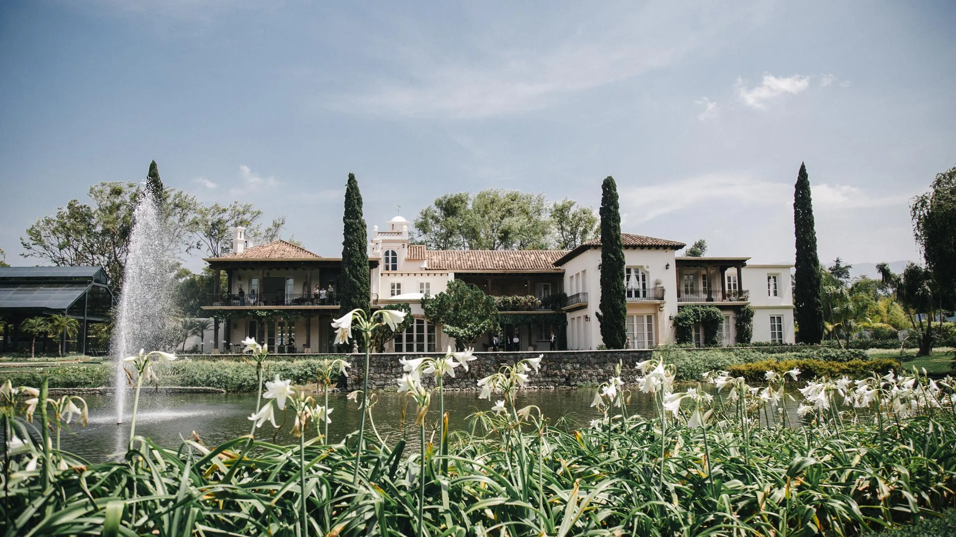 Villa Bokeh Diseño — Fusión Contemporánea y Esencia Colonial en Antigua Vista de Villa Bokeh que ilustra el diseño contemporáneo, fusionado con la arquitectura y esencia colonial de Antigua Guatemala.