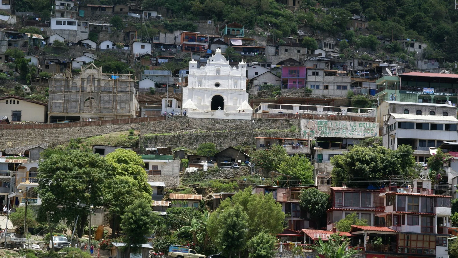 San Antonio Palopó, Sololá: qué ver y qué hacer en el Lago de Atitlán 2 Iglesia católica colonial y plaza comunitaria de San Antonio Palopó Sololá